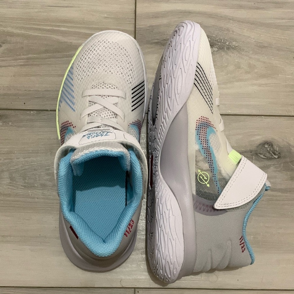 1️⃣ Nike Kyries NWOB 1.5Y - Picture 6 of 6